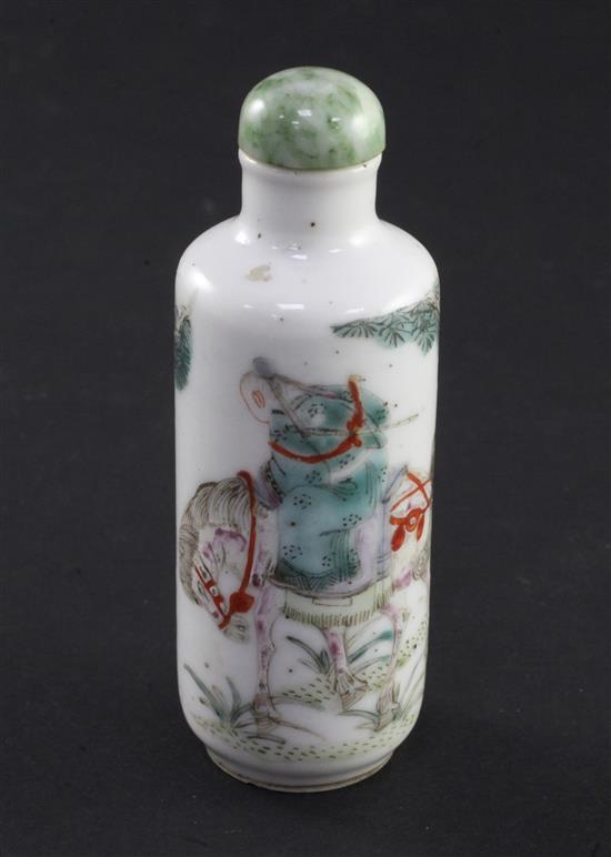 A Chinese famille rose cylindrical snuff bottle, 1830-1900, 7.6cm